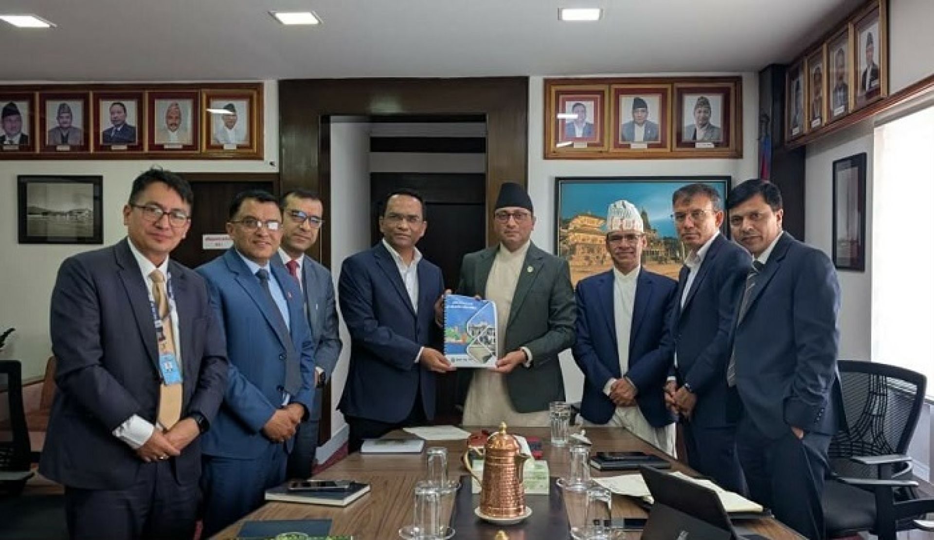 राष्ट्र बैंकद्वारा आगामी आर्थिक वर्षको बजेटका लागि राय-सुझावसहितको प्रतिवेदन अर्थमन्त्री समक्ष पेश
